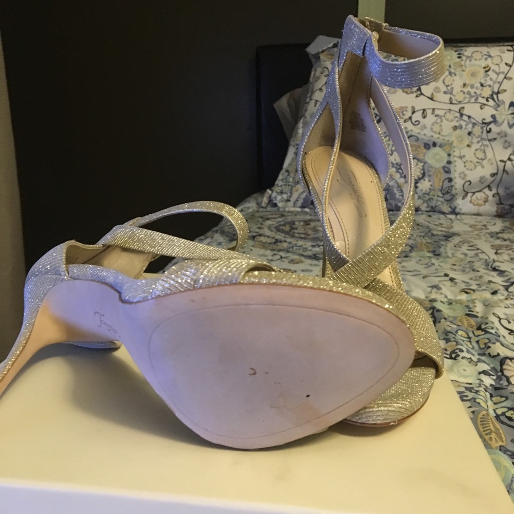 Shoes. - Picture 3 of 4